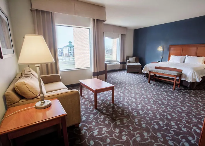 Hampton & Chicago Hotel