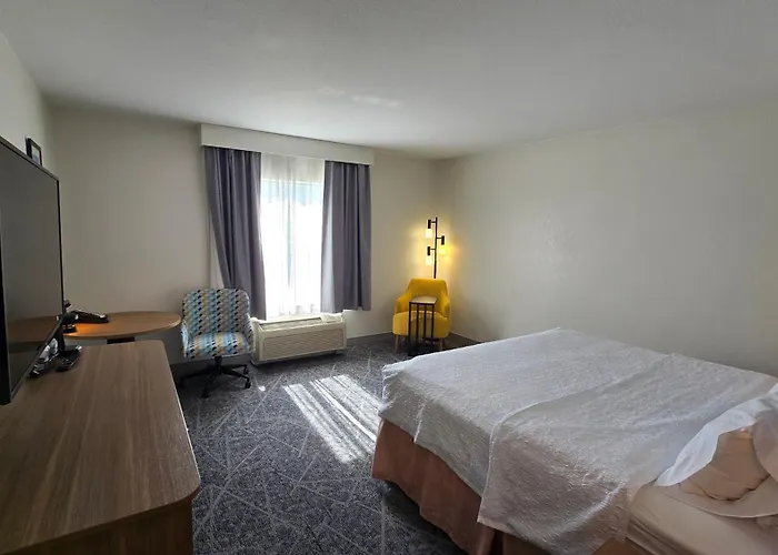 Hampton & Chicago Hotel 3*