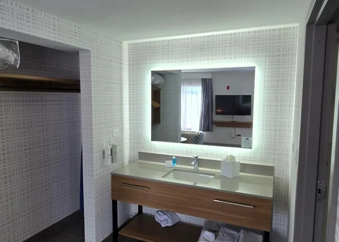 Hampton & Chicago Hotel Deer Park