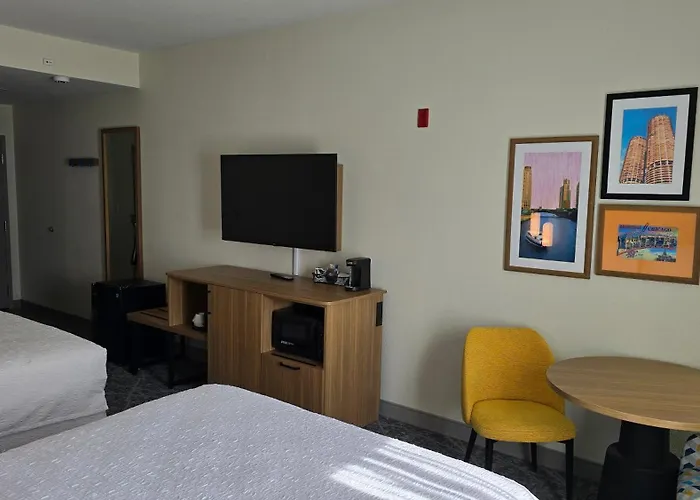 Hampton & Chicago Hotel