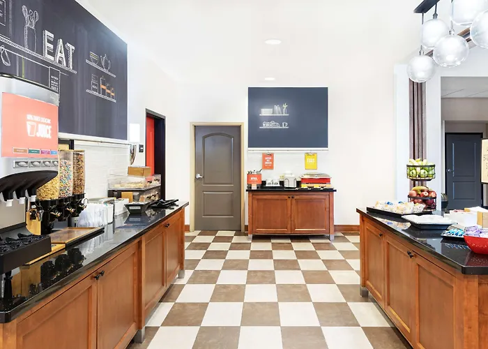 Hampton & Chicago Hotel 3*