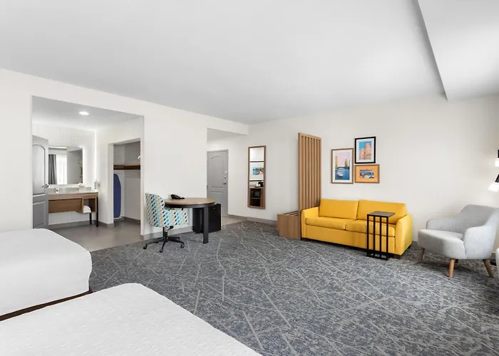 Hotel Hampton & Chicago Deer Park