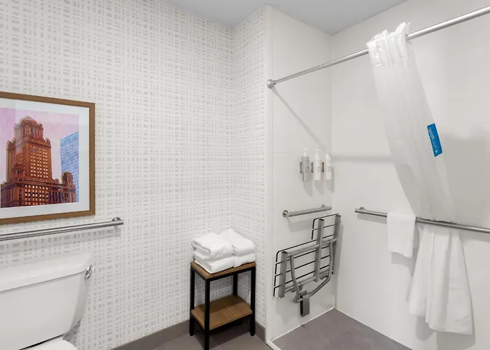 Hampton & Chicago Hotel