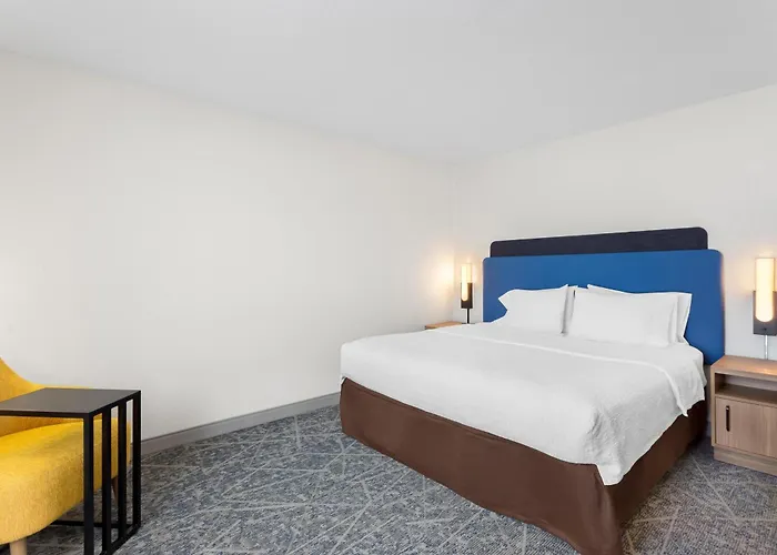 Hampton & Chicago Hotel Deer Park