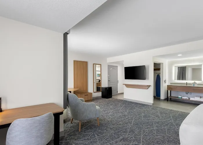 Hampton & Chicago Hotel 3*