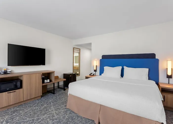 Hampton & Chicago Hotel