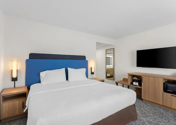 Hampton & Chicago Hotel 3*