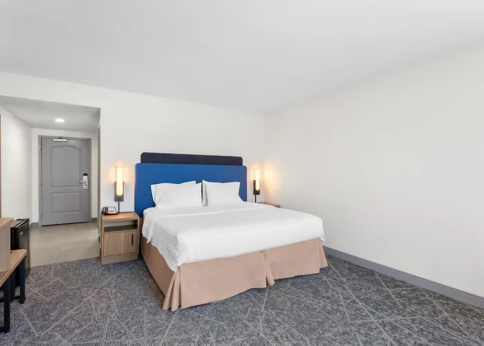 Hampton & Chicago Hotel Deer Park
