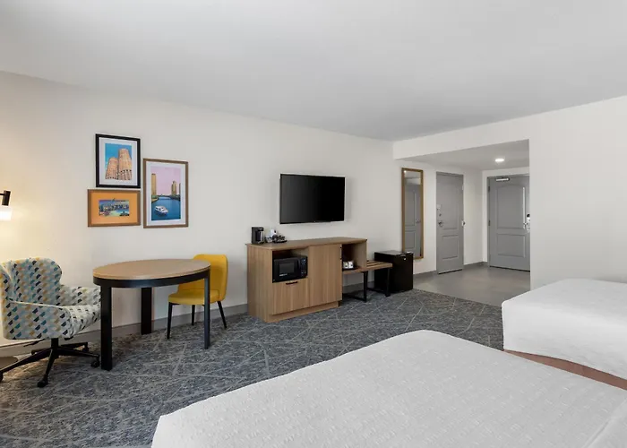 Hampton & Chicago Hotel Deer Park