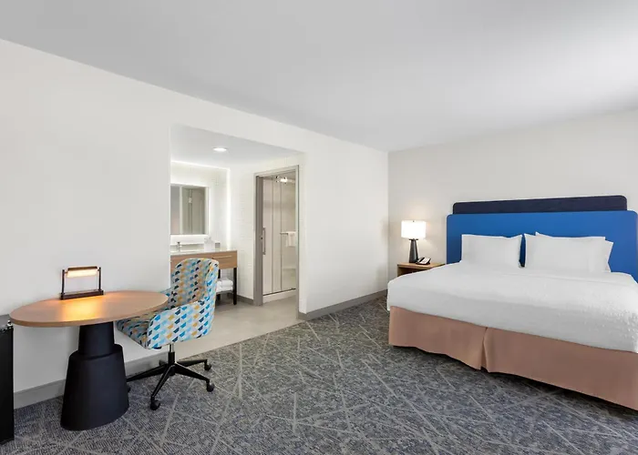 Hampton & Chicago 3*