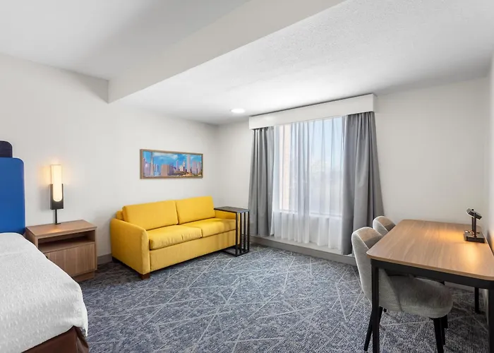 Hampton & Chicago Hotel