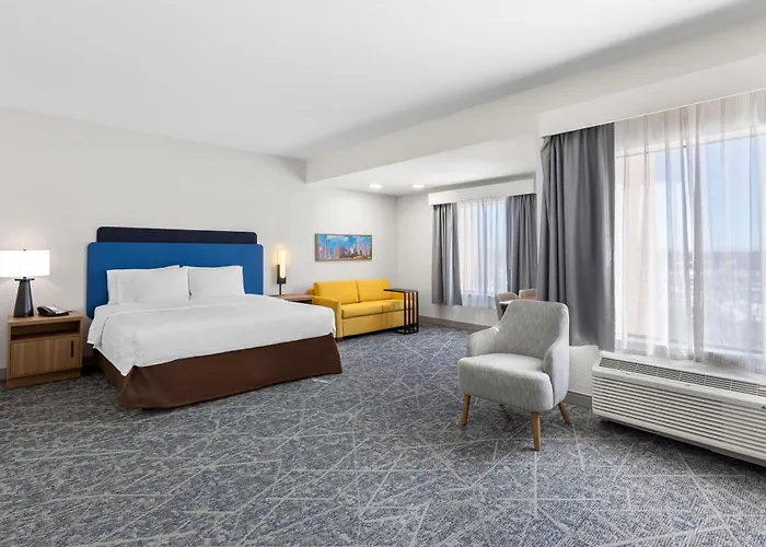 Hampton & Chicago Hotel