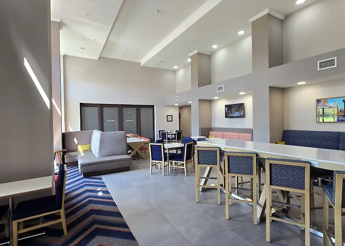 Hampton & Chicago Hotel 3*