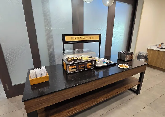 Hampton & Chicago Hotel 3*